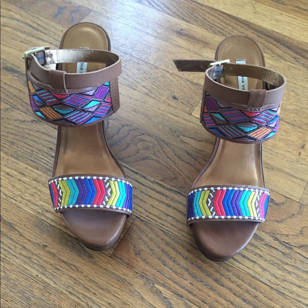Cynthia Vincent Wedges Size 8.5 - Picture 4 of 4